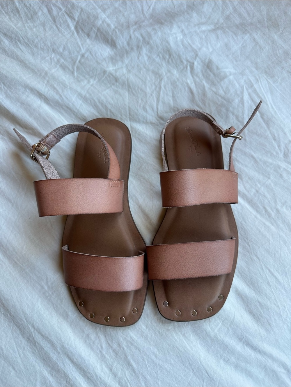Universal Thread Tan/Brown Double-Strap Women’s Sandals
